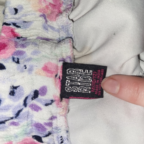 Womens/Girls Flowy White Floral Shorts with cute edging and details - Picture 4 of 5